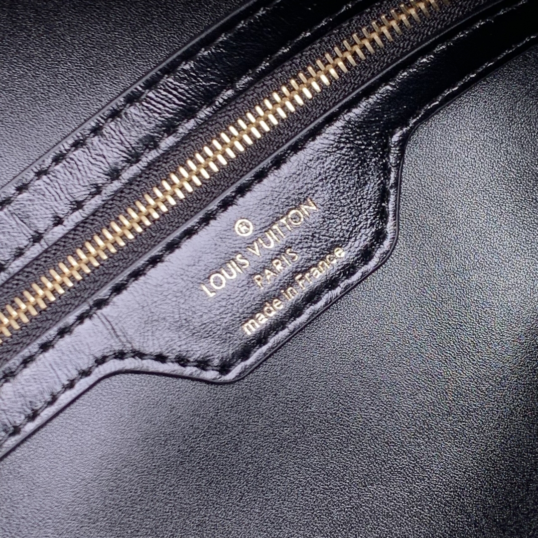 Louis Vuitton M13668 Top Handbags-40*20*25CM