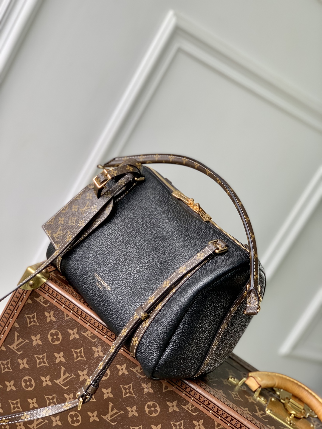 Louis Vuitton M13667 Top Handbags-25*15*18CM
