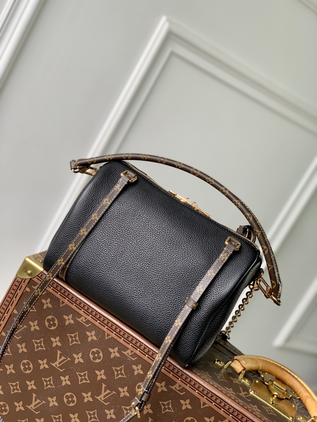 Louis Vuitton M13667 Top Handbags-25*15*18CM