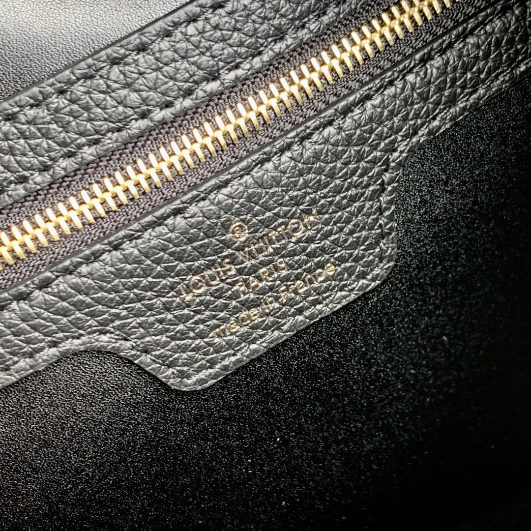 Louis Vuitton M13667 Top Handbags-25*15*18CM