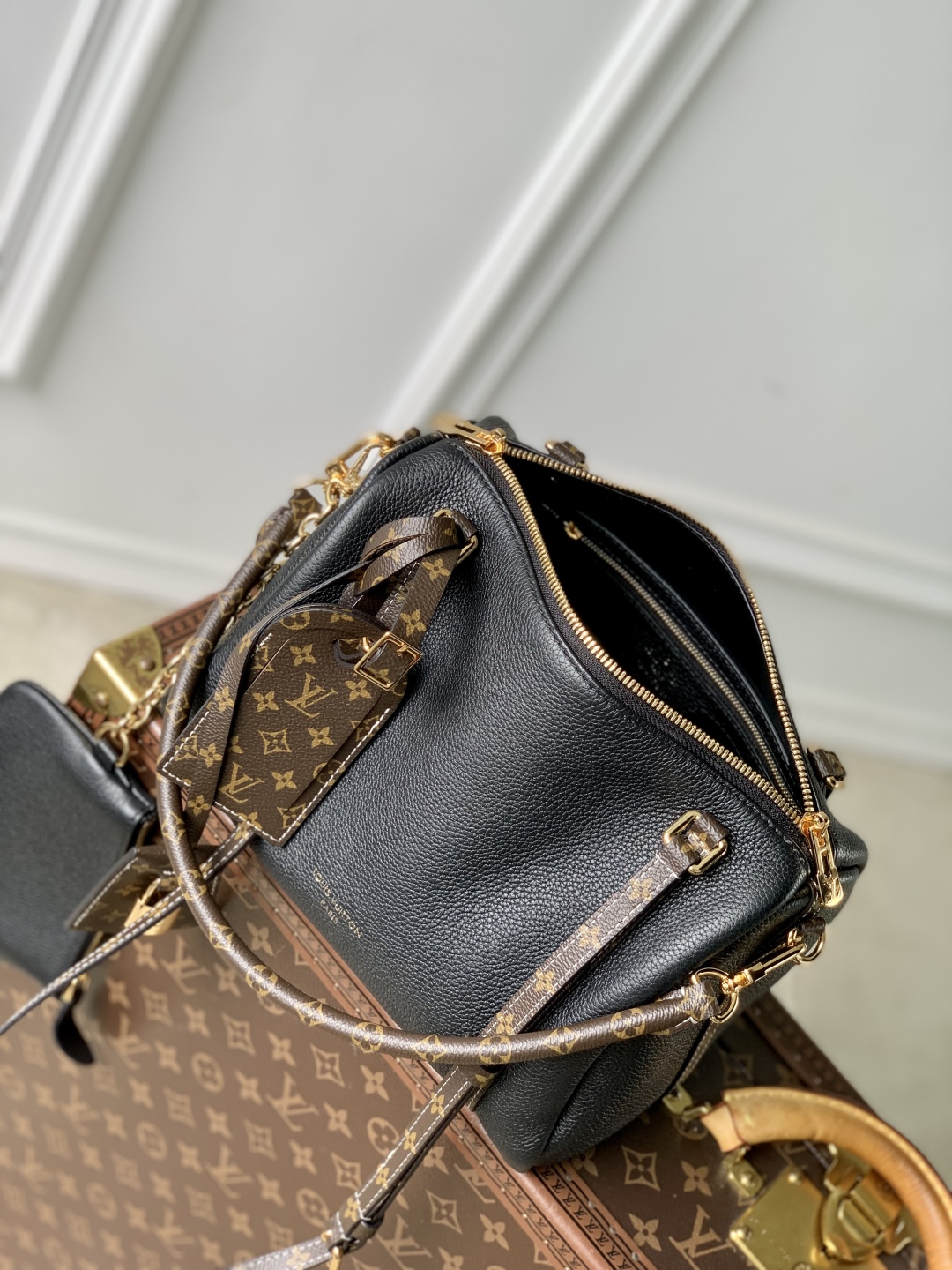 Louis Vuitton M13667 Top Handbags-25*15*18CM