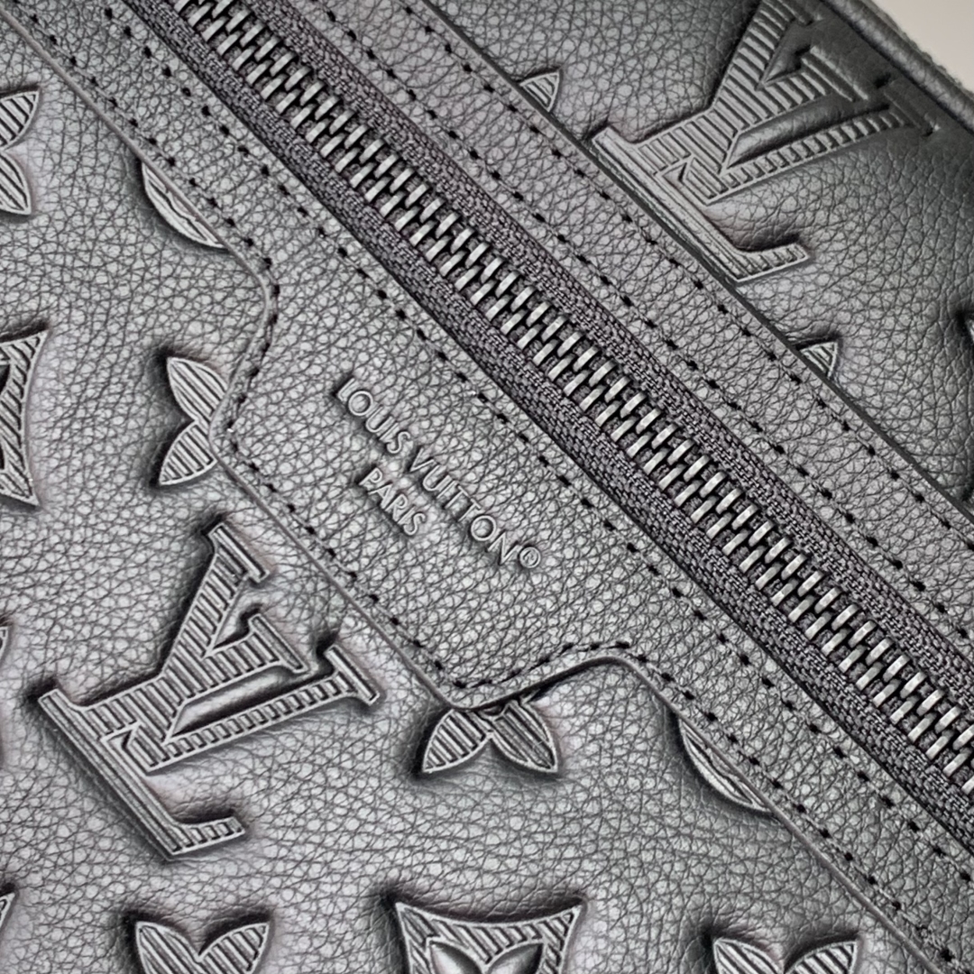 Louis Vuitton Pochette Kasai -24.5 x 15.5 x 6CM Louis Vuitton Pochette Kasai -24.5 x 15.5 x 6CM