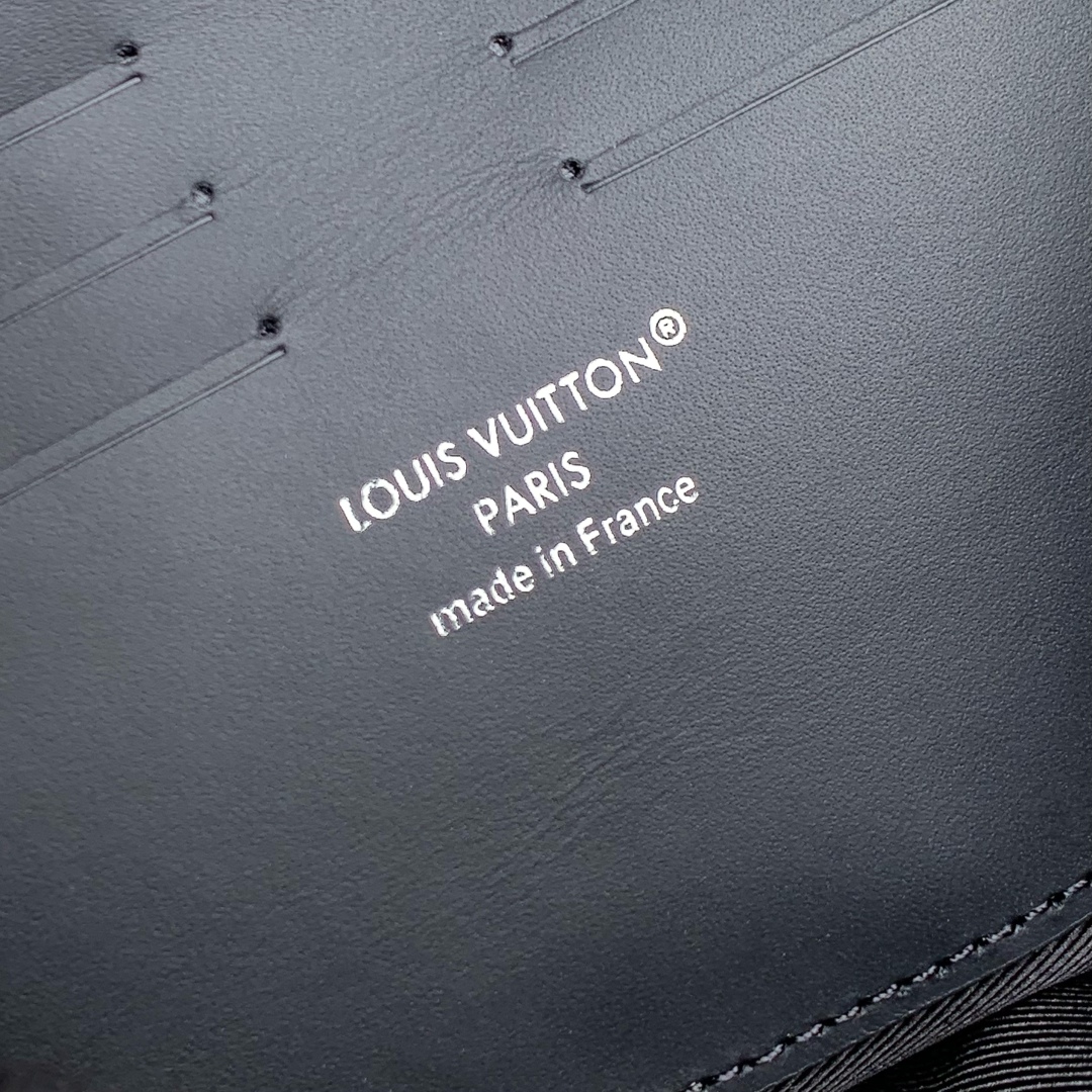 Louis Vuitton Pochette Kasai -24.5 x 15.5 x 6CM Louis Vuitton Pochette Kasai -24.5 x 15.5 x 6CM