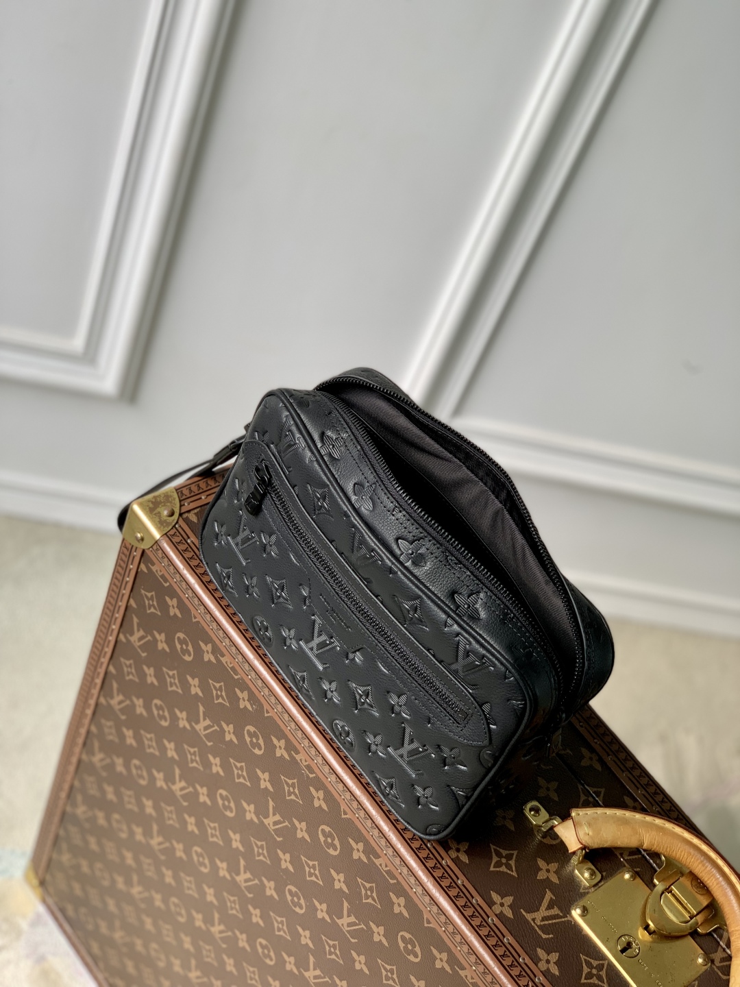 Louis Vuitton Pochette Kasai -24.5 x 15.5 x 6CM Louis Vuitton Pochette Kasai -24.5 x 15.5 x 6CM