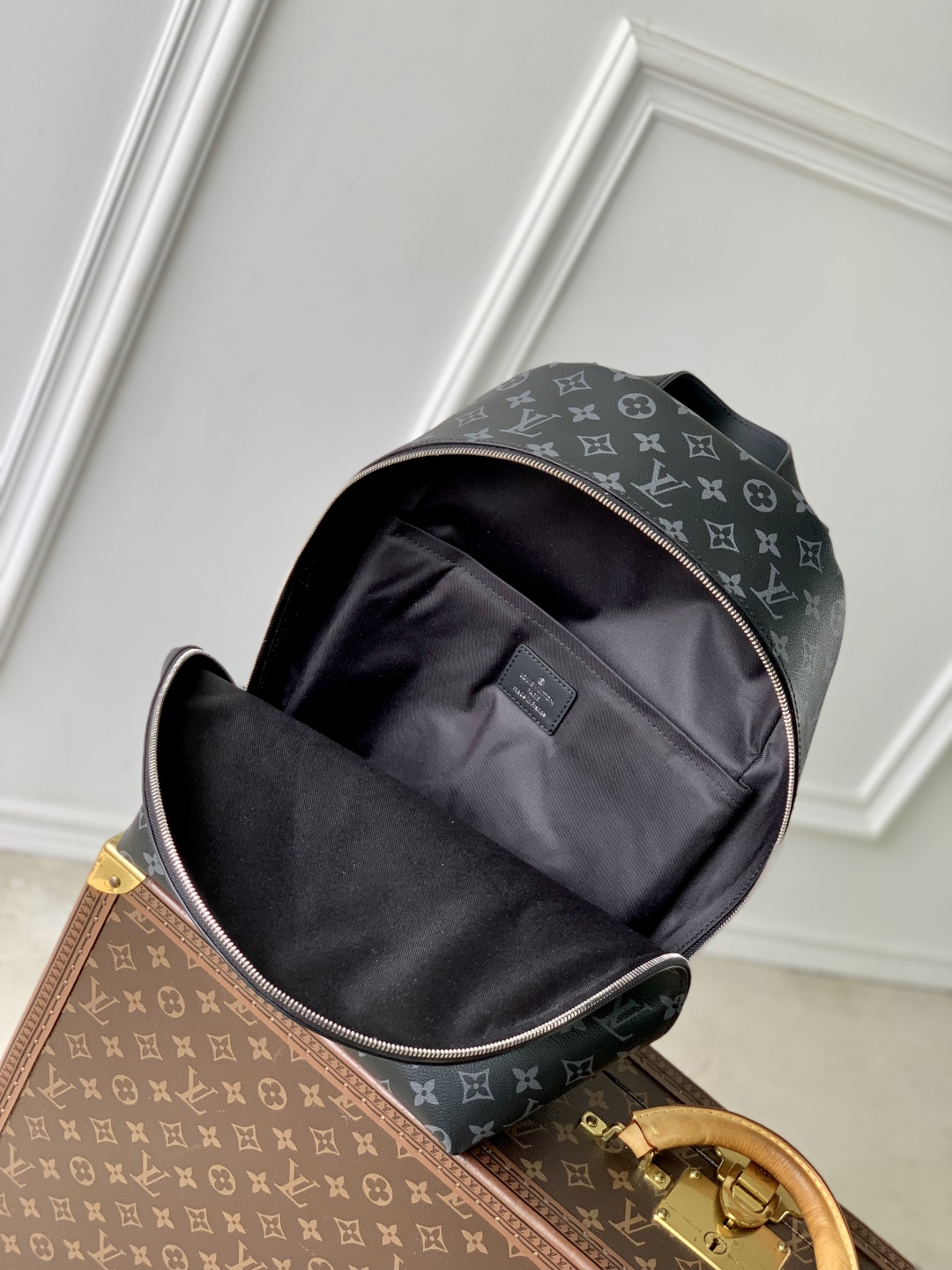 Louis Vuitton Discovery Slim-M14020-38 x 13 x 28CM