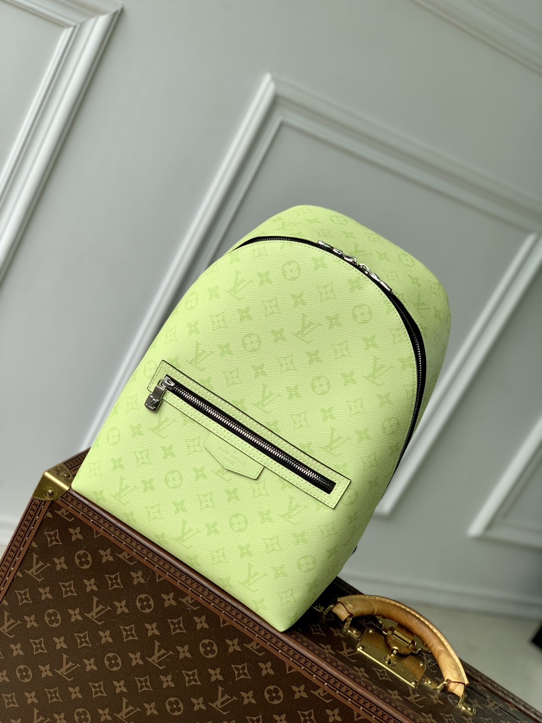 Louis Vuitton Discovery Slim-M14020-38 x 13 x 28CM