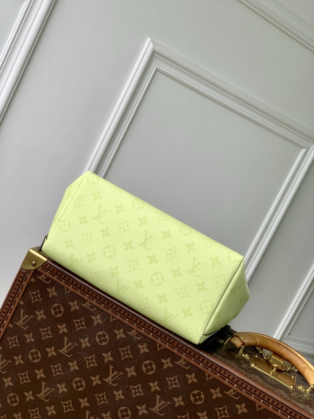 Louis Vuitton Discovery Slim-M14020-38 x 13 x 28CM