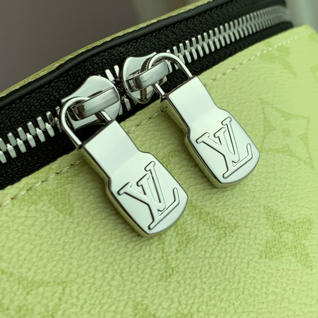 Louis Vuitton Discovery Slim-M14020-38 x 13 x 28CM