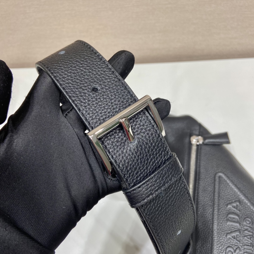 Prada 2VZ098 Handbags-17*32*6.5CM